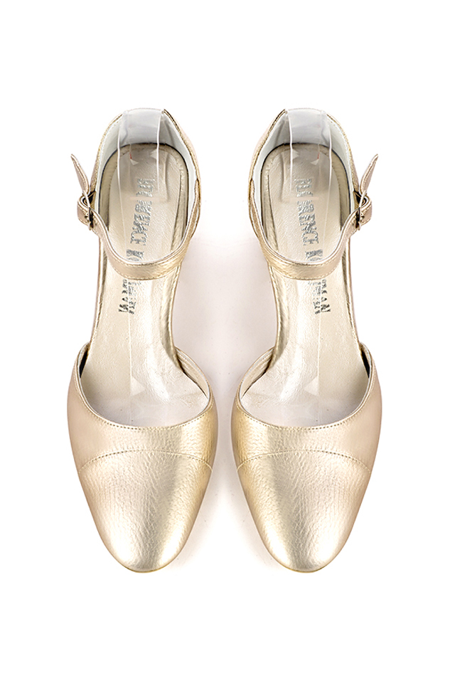 Women's gold open side dress shoes, with an instep strap. Round toe. Medium block heels - Top view